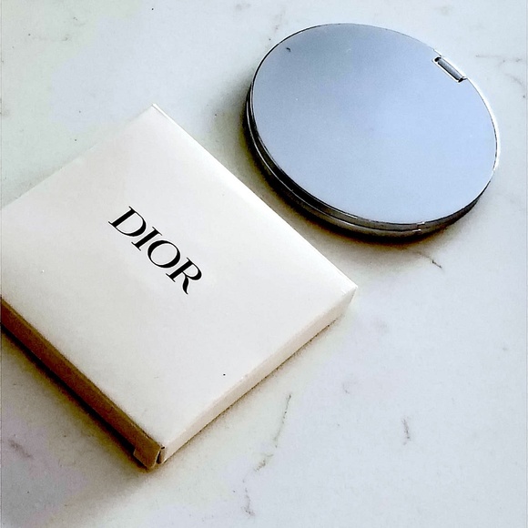 Rare Beautiful Classic HD Dior Silver Double-Sided Magnetic Compact Mirror NWB - Picture 4 of 8